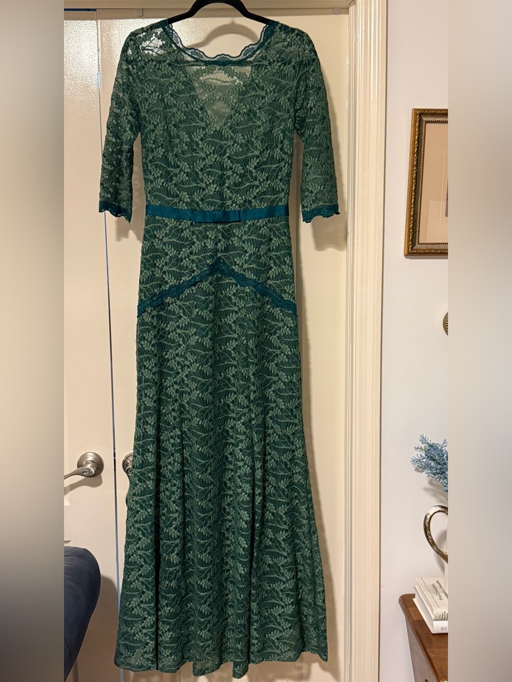 Elegant Green Lace Maxi Dress with Ribbon Waist